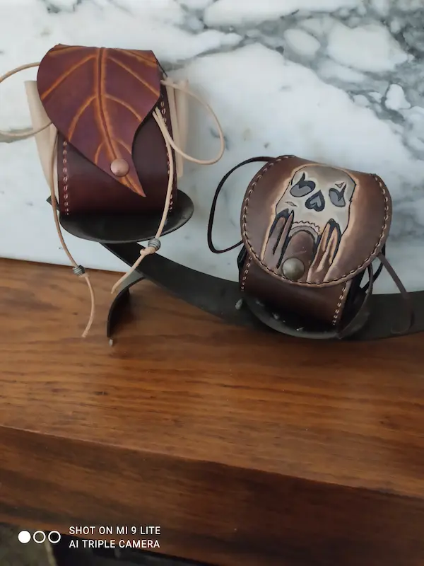 Bourses cuir feuille tête de mort Aeryne Leather