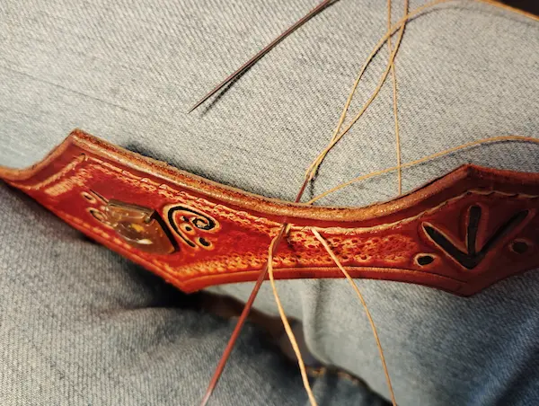 Couture en point sellier Diadème cuir Aeryne Leather